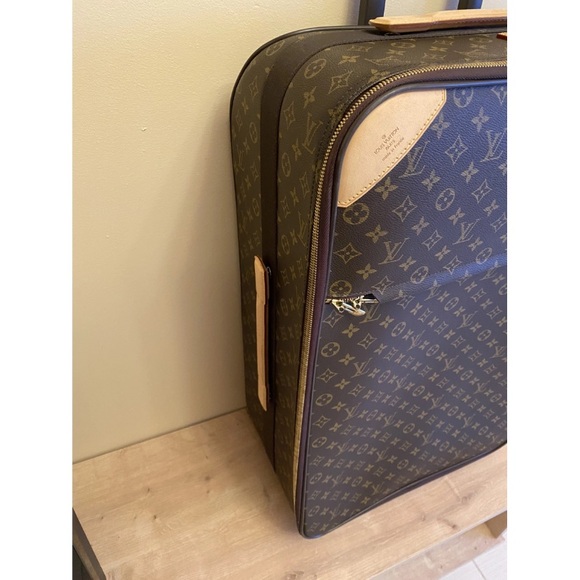 Authentic Louis Vuitton pegase 70 monogram - Picture 6 of 9